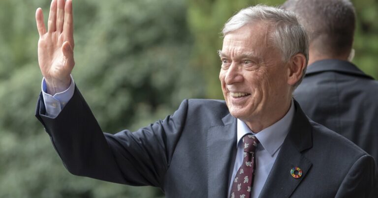 전 독일 대통령 호스트 코 엘러 (Horst Köhler)는 81 세로 사망했다
    


