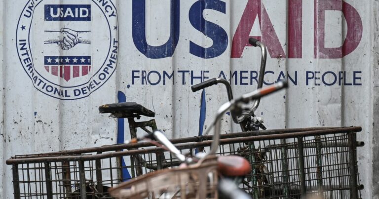 중국은 미국이 전 세계 그룹에 대한 원조를 삭감함에 따라 기회를보고 있습니다.
    


