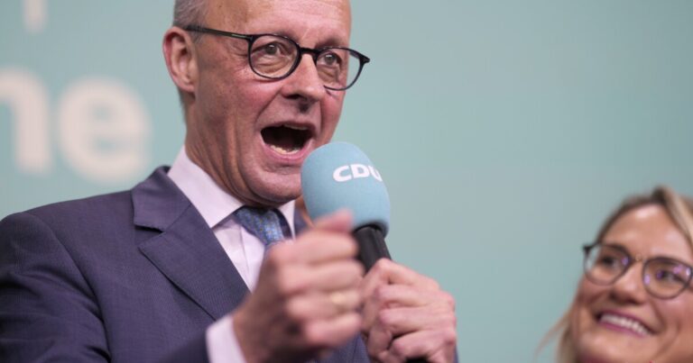 중앙 오른쪽 야당은 독일 선거에서 승리하며, 2 위로 오른쪽이옵니다.
    


