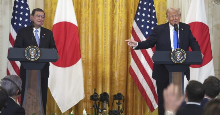 트럼프는 미국 스틸이 Nippon Steel으로부터 투자를받을 것이라고 말했습니다.
    


