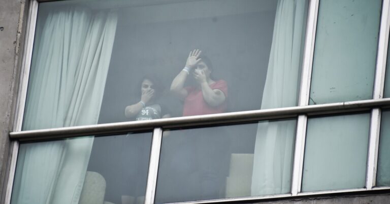 파나마는 97 명의 미국 추방자들을 이민자 캠프에 보냅니다.
    


