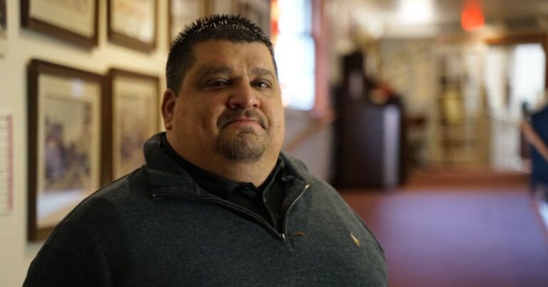 파티는 Gergely의 35th House District를위한 특별 선거 후보를 선택하기위한 경쟁
    


