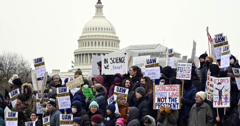 판사는 국립 보건 연구 자금 지원에서 임시 블록을 막대한 삭감으로 확장합니다.
    


