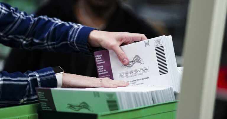 팩트 확인 : 유권자들이 두 주에 등록되는 것은 불법이 아니며 드문 일이 아닙니다.
    


