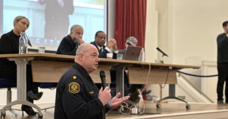 피츠버그 경찰서장에 대한 공청회 요청, 래그 랜드 지명 지명 
    


