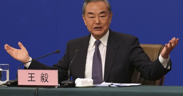 5 테이크 아웃 : 중국의 외무부 장관은 트럼프의 '두 얼굴'정책을 슬램합니다
    


