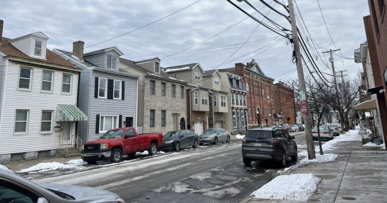 Allegheny County Hoard of Health의 'Healthy Housing'위원회는 첫 만남을 개최합니다.
    


