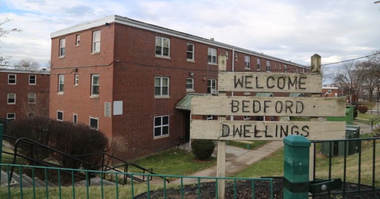 Gainey 후보 지명 신호는 피츠버그 주택 당국에서 방향의 변화가있을 가능성이 높습니다.
    


