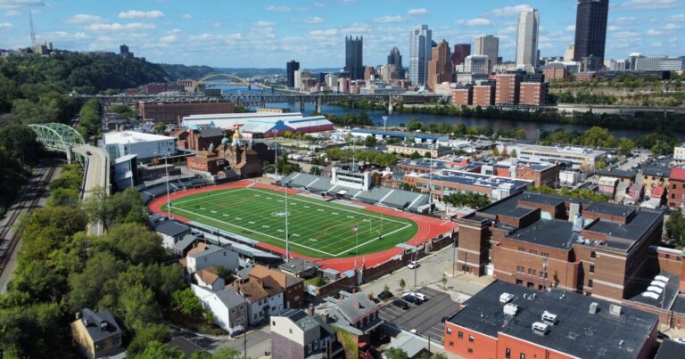 Pa. 옹호자들은 PIAA에게 트럼프의 트랜스 젠더 운동 선수 금지와 일치하는 정책을 수정하도록 요청합니다.
    


