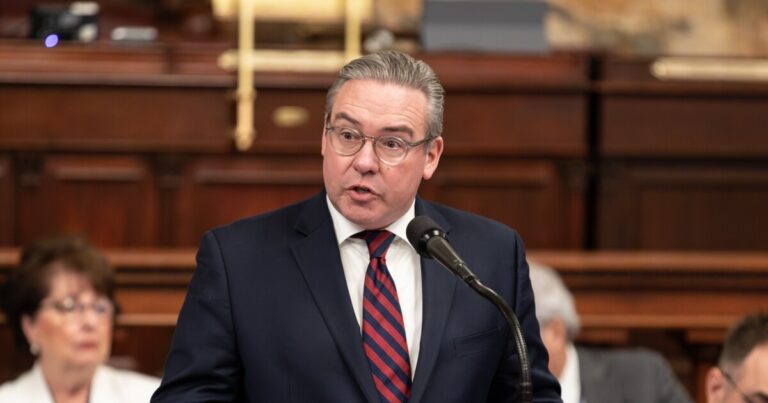 Pa.의 결함이있는 유권자 등록 시스템의 점검 계약 취소 후 전진합니다.
    


