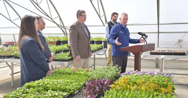 Pennsylvania는 Lancaster County에서 Plant Excellence를위한 센터를 시작합니다
    


