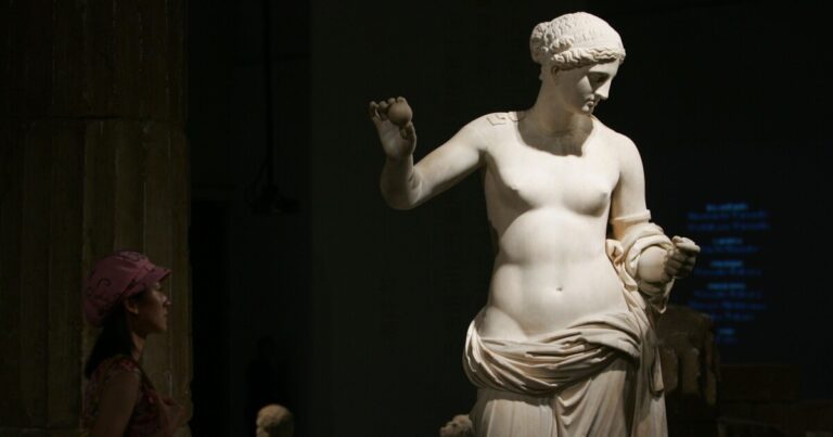 고대 그리스와 로마 동상은 종종 장미 냄새가 났다고 새로운 연구에 따르면
    


