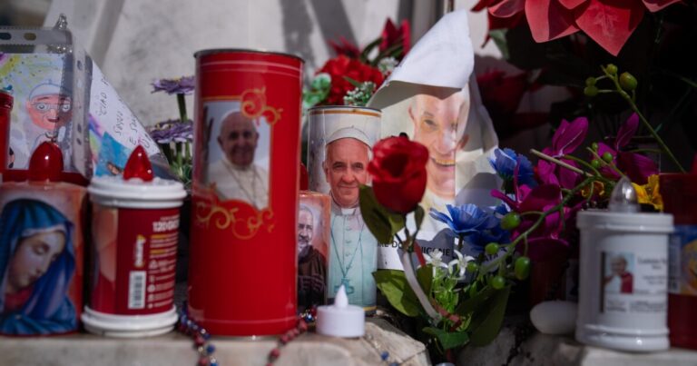 교황 프란치스코는 급성 호흡기 위기를 가지고 있다고 바티칸은 밝혔다
    


