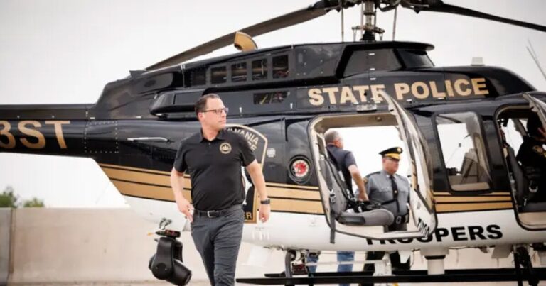 납세자가 자금을 지원하는 주 경찰 비행기의 Shapiro 항공편에 대해 더 이상 어둠 속에 있지 않습니다.
    


