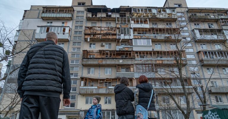 미국과 러시아는 흑해 휴전으로 사우디 아라비아에서 대화를 나누고 있습니다.
    


