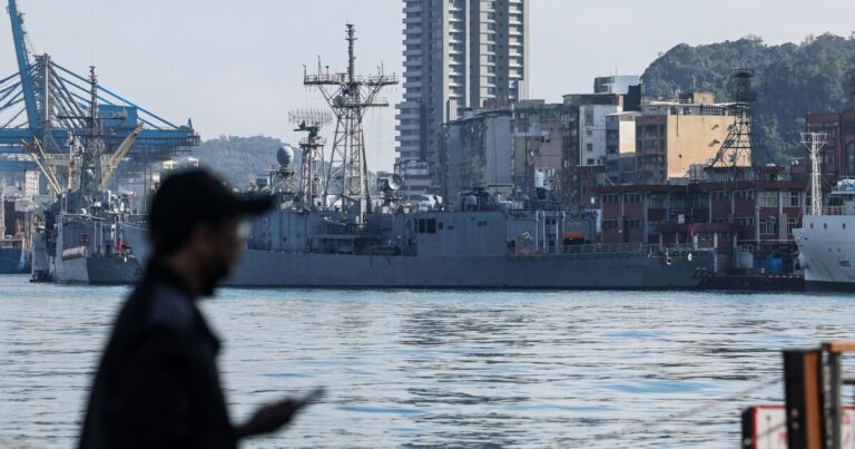 미국은 대만에 보안 원조로 수억 달러를 재개하여 중국을 짜증나게합니다.
    


