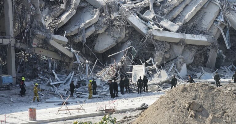 미얀마에서 주요 지진이 1,000 명 이상이 사망합니다. 우리가 아는 것은 다음과 같습니다
    


