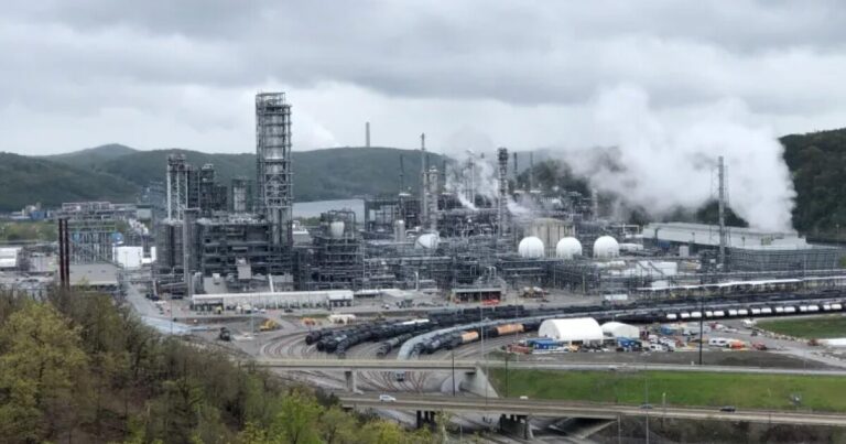 보고서 : 비버 카운티의 쉘 플랜트는 판매 될 수 있습니다.
    


