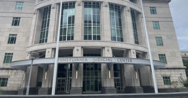 소송은 펜실베이니아에서 LGBTQ 방지 방지 보호를 강화하는 것을 목표로합니다. 
    


