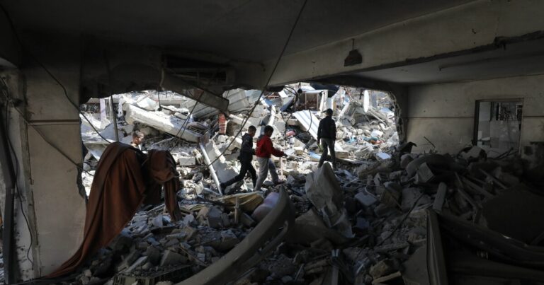 웨스트 뱅크 팔레스타인 사람들은 이스라엘의 군사적 두려움에 의해 이재민이 다시는 다시는 집에 가지 않을 것이라는 두려움
    


