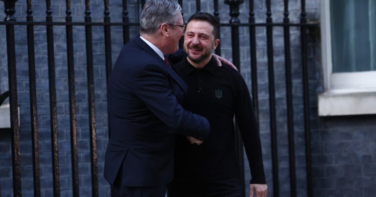 유럽 ​​지도자들은 우크라이나를지지 할 것을 약속합니다. 그리고 오스카상의 테이크 아웃
    


