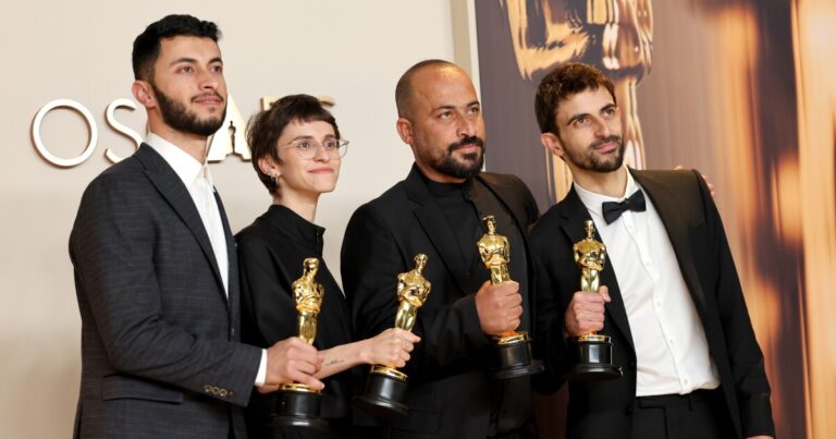 이스라엘 문화 장관은 팔레스타인-이스라엘 영화의 오스카를 '슬픈 순간'이라고 부릅니다.
    


