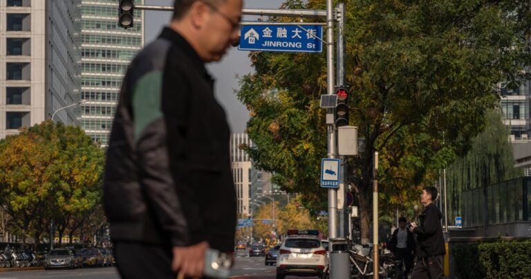 중국은 Woo Investors로 이동하여 미국 실사 회사의 직원을 출시합니다.
    


