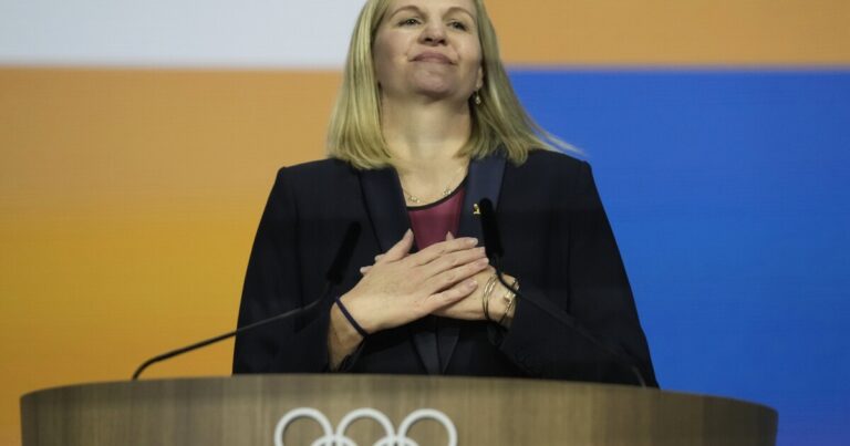 짐바브웨 밀레니엄 세대 Kirsty Coventry는 올림픽 최고 직업을 얻습니다
    


