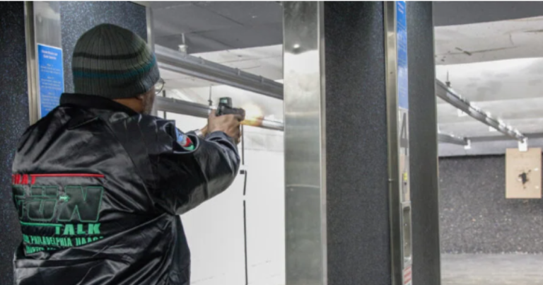 총기 소유자는 자기 방어를 위해 총기를 거의 사용하지 않습니다. Rutgers Health Report
    


