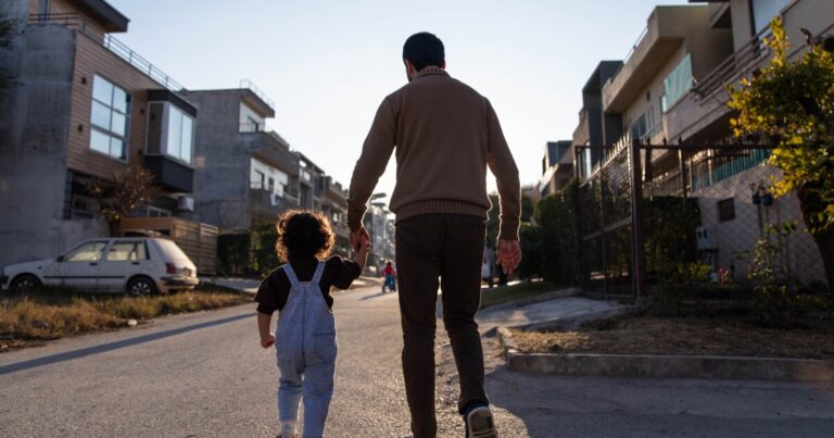 파키스탄의 아프가니스탄은 미국 정착을 기다리고 있습니다.
    


