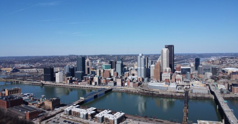 피츠버그의 연방 건물은 잠재적 인 판매를위한 부동산 목록에 나타납니다.
    



