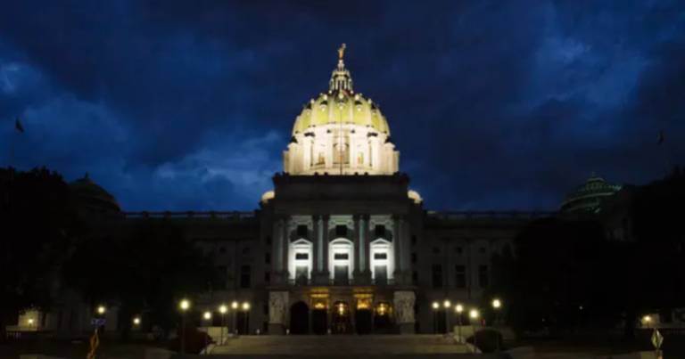 4 가지 방법 PA. 정치의 돈의 힘을 줄이기 위해 캠페인 금융법을 수정할 수 있습니다.
    


