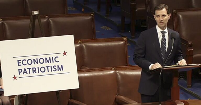 DELUZIO : '척추없는 민주당의 시대는 트럼프를 취하기 위해 끝내야합니다.
    


