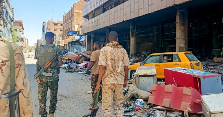 'Free'Khartoum에서, 향수와 음악 연극의 폐허가 된 거리 냄새
    


