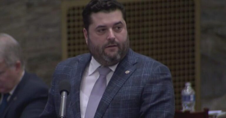 Pa. 상원 의원은 범죄를 경고하기 위해 법안을 통과하고 일부 피고인의 보석금 옵션을 제한합니다.
    


