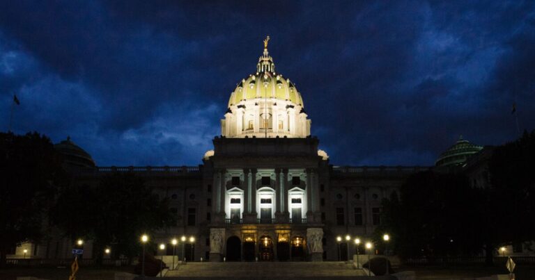 Pa. 의원과 로비스트 간의 이메일은 법원 판결 후에 대중으로부터 숨겨져 있습니다.
    



