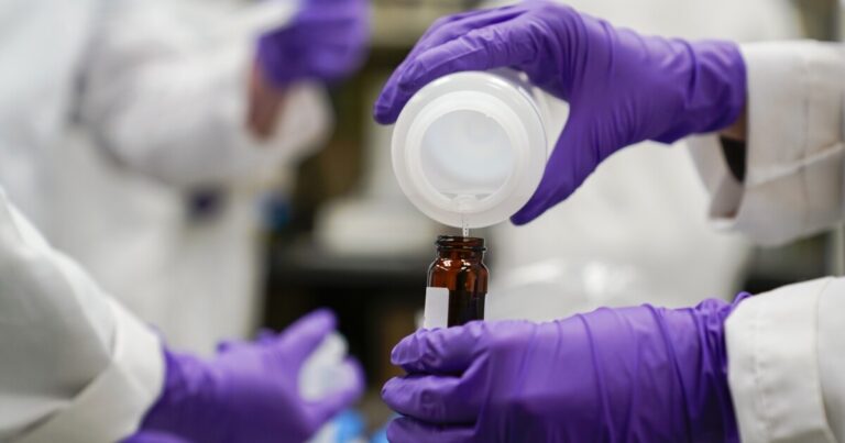 Penn State의 일부를 포함하여 약 2,000 명의 최고 과학자, 과학에 대한 트럼프의 '공격'
    


