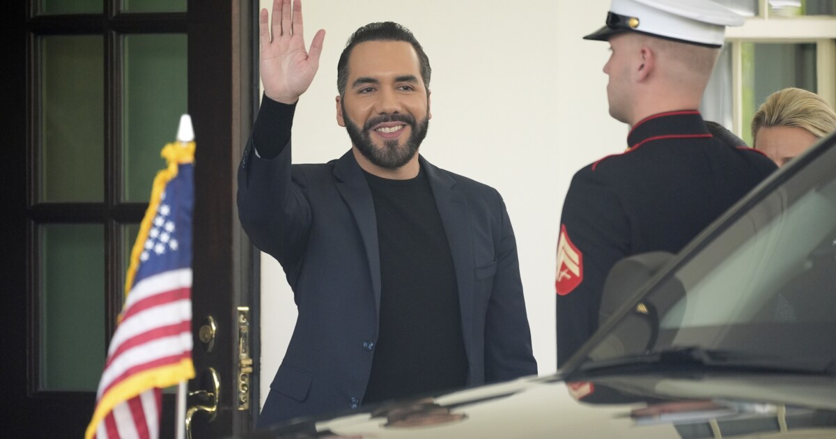 Salvadoran Bukele 대통령은 베네수엘라 추방자들을 위해 마두로와의 죄수 교환을 제안합니다.