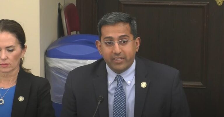 Venkat의 의료 부채 구제 법안 개정, 이제 대신 금융 보조 액세스에 중점을 둡니다.
    


