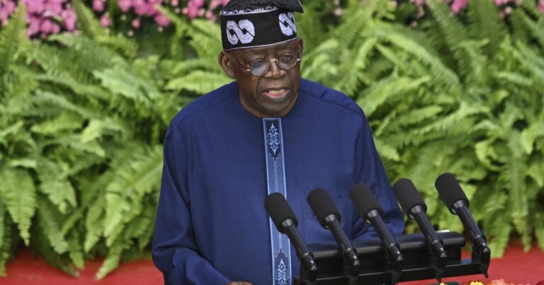 공격은 나이지리아에서 최소 40 명이 사망했다고 말했다.
    


