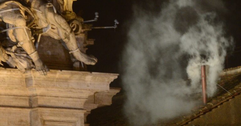 누가 다음 교황이 될까요? Conclave의 작동 방식은 다음과 같습니다
    


