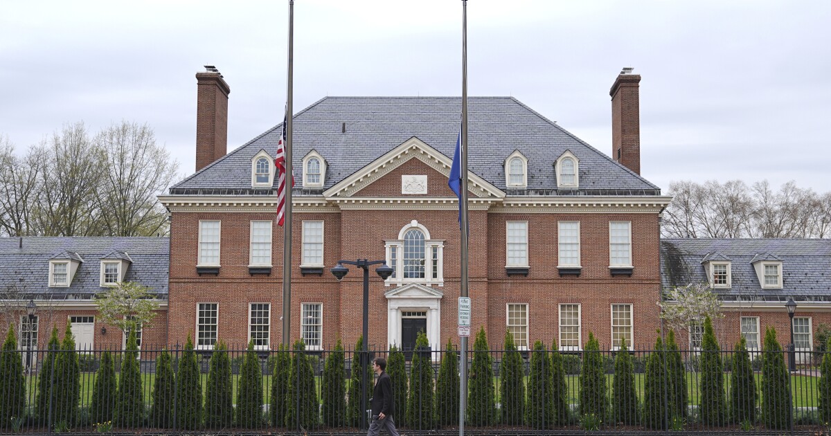 독립 전문가는 방화 공격 후 Josh Shapiro의 공식 거주지에서 보안을 검토합니다.