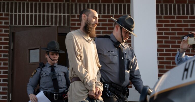 사람들이 정신 건강 도움을 받도록 강요하는 법이 Shapiro 방화 공격을 막지 못한 이유
