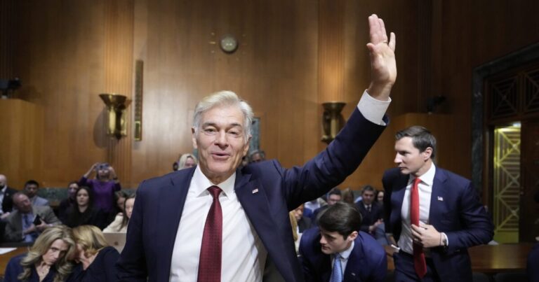 상원은 Mehmet Oz가 Medicare 및 Medicaid Agency의 책임
    


