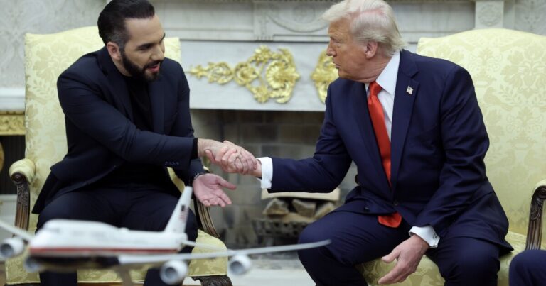 엘살바도르의 부 켈레
    


