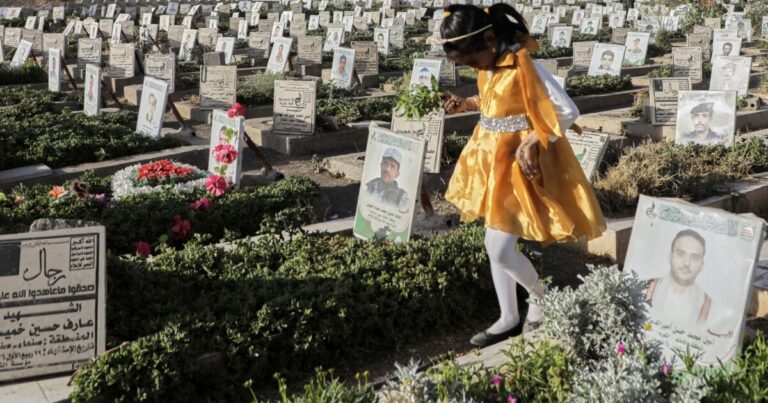 예멘 호우 티 반란군은 트럼프를 게시 한 다음날 2 일에 최신 미국 파업이 살해된다
    


