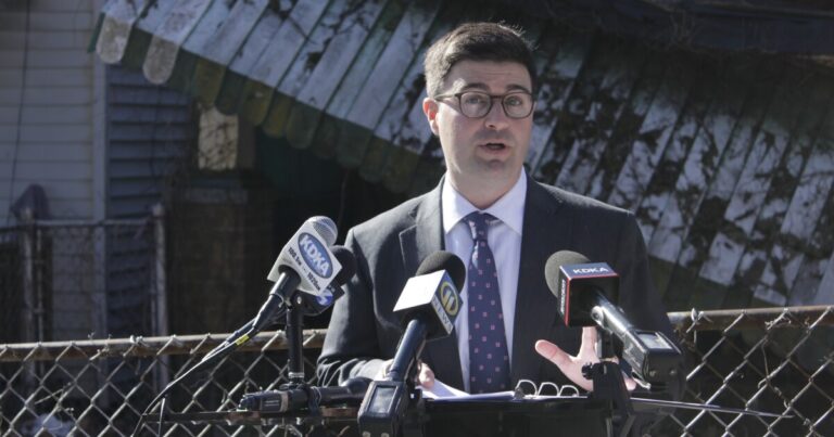 오코너는 피츠버그 시장에 대한 14 Ward Independent Democratic Club 승인 우승
    


