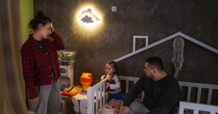 우크라이나 인들은이 나라에서 가장 어두운 밤에 두려움에 직면 해 있습니다
    


