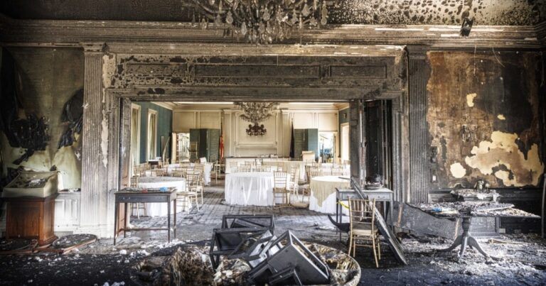 유대인 의원들은 증오 범죄의 '아이디어를 피하기 어렵다'는 Shapiro에 대한 방화 공격에 대해 말합니다.
    


