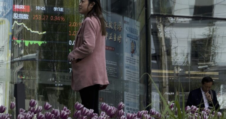 중국은 엄청난 관세로 미국을 강타합니다. 그리고 대학에서 자유 연설이 어떻게 바뀌고 있는지
    


